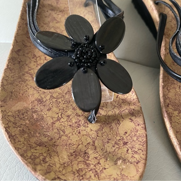 Kenneth Cole Reaction Black Wedge Embellished floral size 10 - Picture 2 of 13